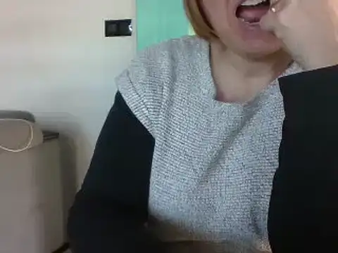 Snapshot of Sandcoq chatting on 02/04/25, 11:49 Sandcoq online show from 02/04/25, 11:49