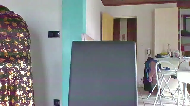 Snapshot of Sandcoq chatting on 10/31/25, 01:01 Sandcoq online show from 10/31/25, 01:01