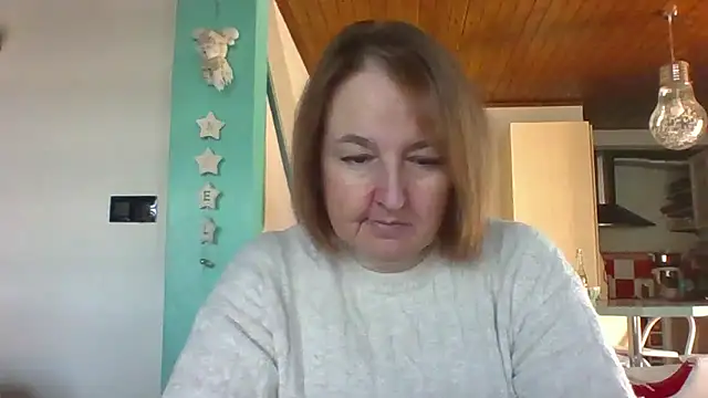 Snapshot of Sandcoq chatting on 12/15/25, 09:57 Sandcoq online show from 12/15/25, 09:57