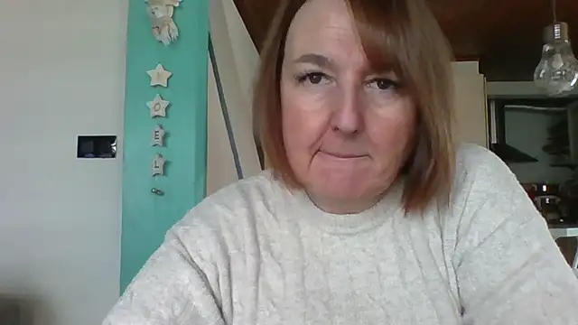 Snapshot of Sandcoq chatting on 12/16/25, 09:25 Sandcoq online show from 12/16/25, 09:25