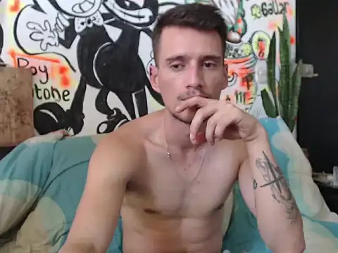 roystonee01 online show from 09/14/25, 02:27