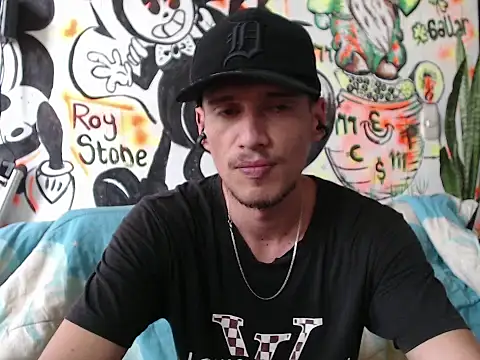 roystonee01 online show from 09/16/25, 03:02