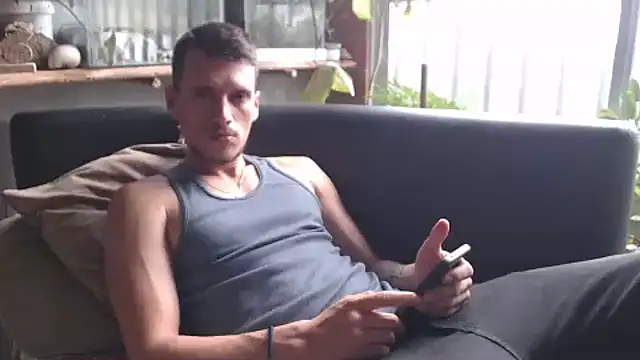 roystonee01 online show from 04/23/26, 05:59