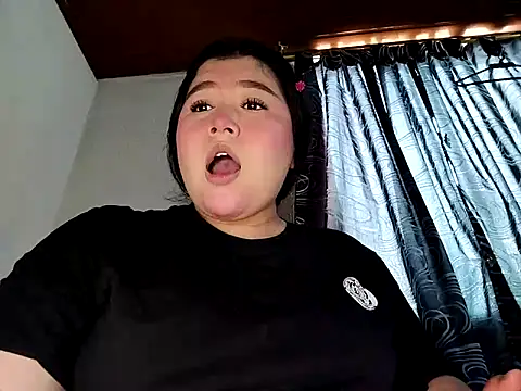 Snapshot of sharyl_24 chatting on 10/16/25, 07:37 sharyl 24 online show from 10/16/25, 07:37