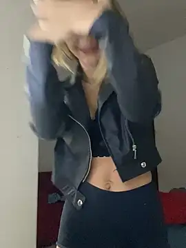Snapshot of Carolinen chatting on 01/27/25, 04:52 Carolinen online show from 01/27/25, 04:52