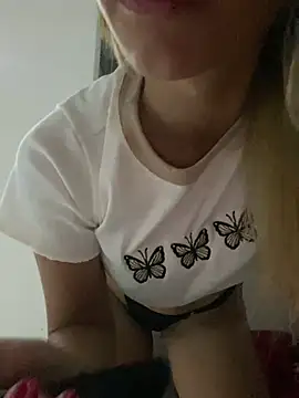Snapshot of Carolinen chatting on 01/31/25, 11:45 Carolinen online show from 01/31/25, 11:45