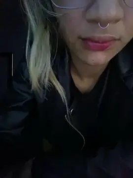 Snapshot of Carolinen chatting on 02/13/25, 03:18 Carolinen online show from 02/13/25, 03:18