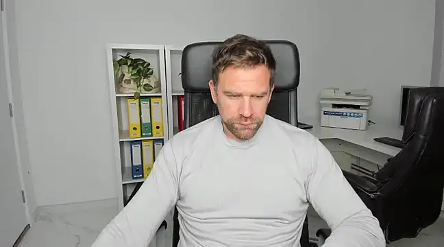 Snapshot of John-E-Dough chatting on 12/02/24, 05:37 John-E-Dough online show from 12/02/24, 05:37