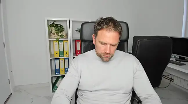 Snapshot of John-E-Dough chatting on 12/03/24, 08:16 John-E-Dough online show from 12/03/24, 08:16