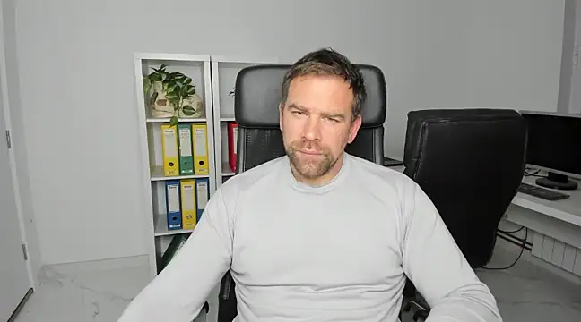 Snapshot of John-E-Dough chatting on 12/04/24, 04:54 John-E-Dough online show from 12/04/24, 04:54