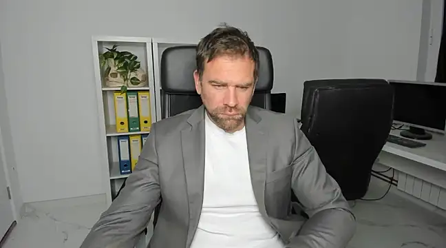 Snapshot of John-E-Dough chatting on 12/06/24, 05:53 John-E-Dough online show from 12/06/24, 05:53