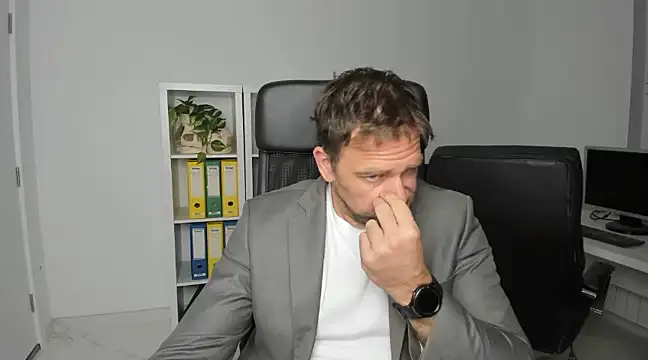 Snapshot of John-E-Dough chatting on 12/07/24, 05:37 John-E-Dough online show from 12/07/24, 05:37