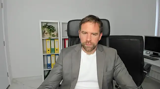 Snapshot of John-E-Dough chatting on 12/07/24, 08:44 John-E-Dough online show from 12/07/24, 08:44