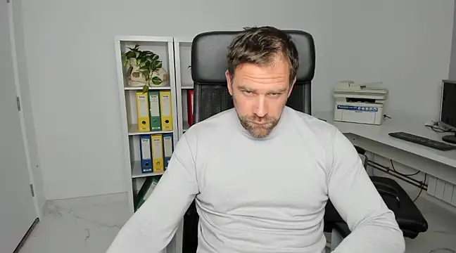 Snapshot of John-E-Dough chatting on 12/08/24, 04:57 John-E-Dough online show from 12/08/24, 04:57