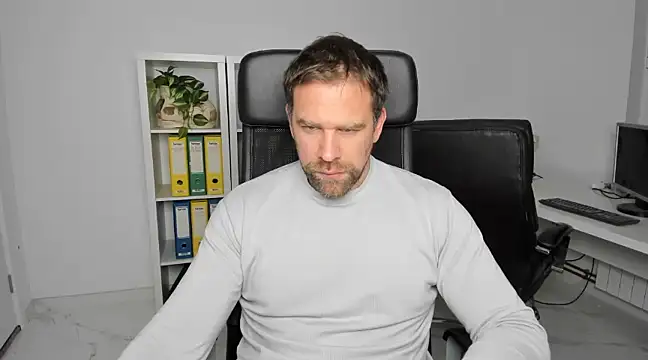 Snapshot of John-E-Dough chatting on 12/09/24, 04:45 John-E-Dough online show from 12/09/24, 04:45