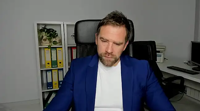 Snapshot of John-E-Dough chatting on 12/12/24, 05:42 John-E-Dough online show from 12/12/24, 05:42