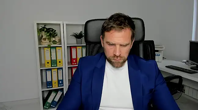 Snapshot of John-E-Dough chatting on 12/12/24, 08:47 John-E-Dough online show from 12/12/24, 08:47