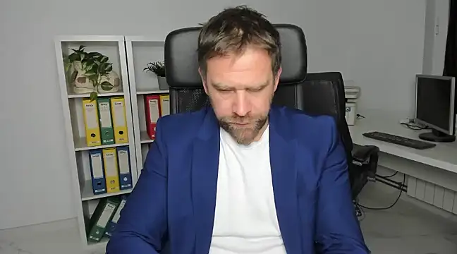 Snapshot of John-E-Dough chatting on 12/13/24, 05:16 John-E-Dough online show from 12/13/24, 05:16