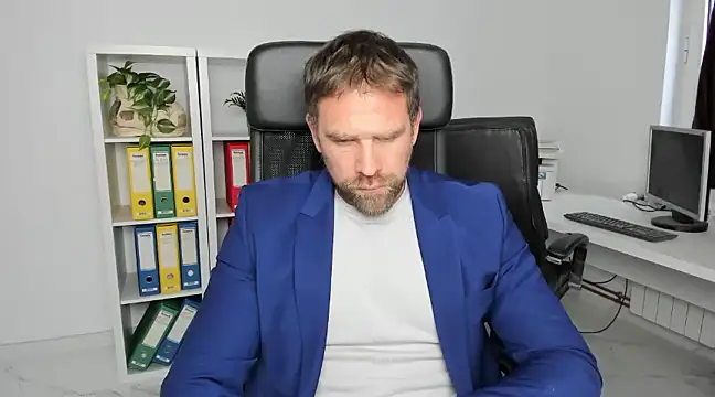 Snapshot of John-E-Dough chatting on 12/13/24, 08:20 John-E-Dough online show from 12/13/24, 08:20