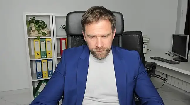 Snapshot of John-E-Dough chatting on 12/14/24, 04:56 John-E-Dough online show from 12/14/24, 04:56