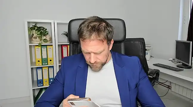 Snapshot of John-E-Dough chatting on 12/14/24, 08:02 John-E-Dough online show from 12/14/24, 08:02