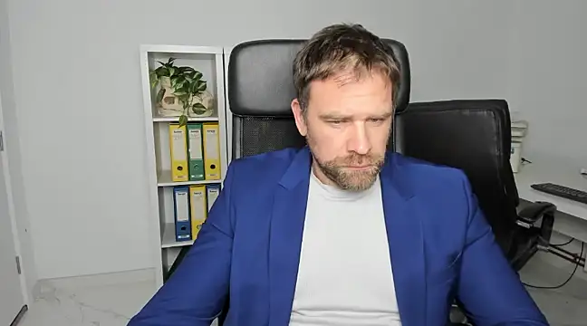 Snapshot of John-E-Dough chatting on 12/15/24, 05:23 John-E-Dough online show from 12/15/24, 05:23