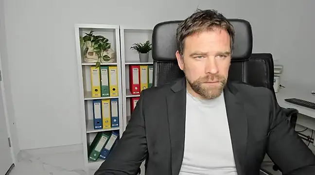 Snapshot of John-E-Dough chatting on 12/17/24, 05:07 John-E-Dough online show from 12/17/24, 05:07