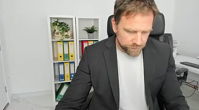 Snapshot of John-E-Dough chatting on 12/17/24, 08:12 John-E-Dough online show from 12/17/24, 08:12