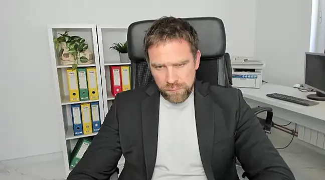 Snapshot of John-E-Dough chatting on 12/19/24, 07:18 John-E-Dough online show from 12/19/24, 07:18