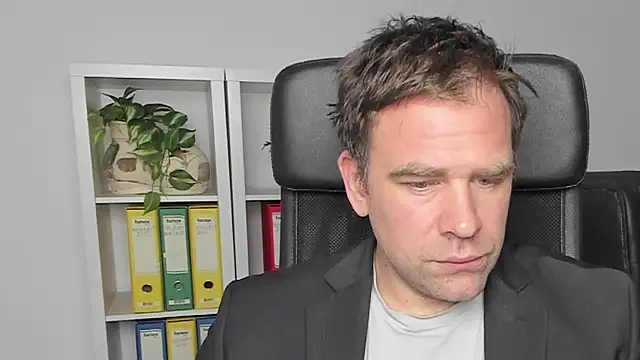 Snapshot of John-E-Dough chatting on 12/20/24, 04:53 John-E-Dough online show from 12/20/24, 04:53