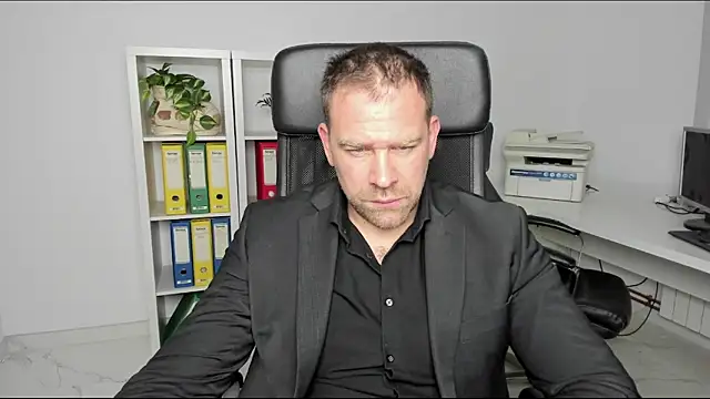 Snapshot of John-E-Dough chatting on 12/25/24, 05:37 John-E-Dough online show from 12/25/24, 05:37