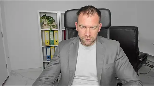 Snapshot of John-E-Dough chatting on 12/26/24, 05:04 John-E-Dough online show from 12/26/24, 05:04