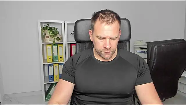 Snapshot of John-E-Dough chatting on 12/28/24, 04:51 John-E-Dough online show from 12/28/24, 04:51