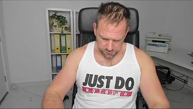 Snapshot of John-E-Dough chatting on 12/31/24, 06:05 John-E-Dough online show from 12/31/24, 06:05