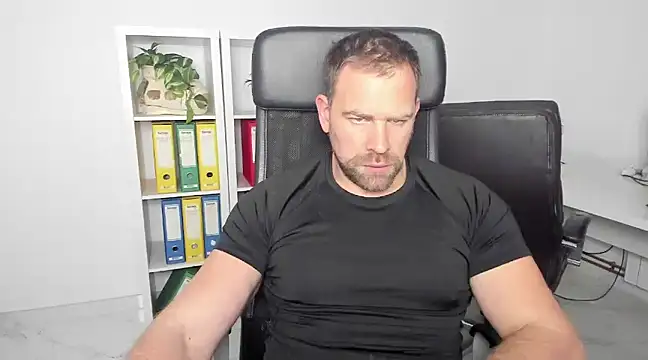 Snapshot of John-E-Dough chatting on 01/05/25, 05:41 John-E-Dough online show from 01/05/25, 05:41