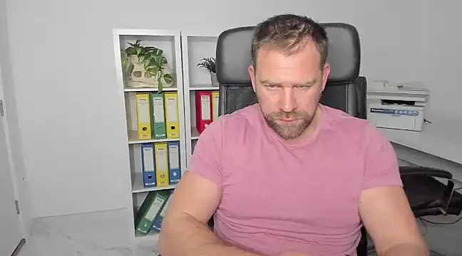 Snapshot of John-E-Dough chatting on 01/09/25, 04:52 John-E-Dough online show from 01/09/25, 04:52