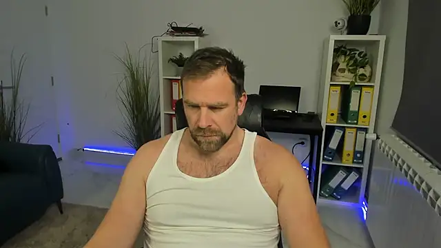 Snapshot of John-E-Dough chatting on 11/27/25, 06:15 John-E-Dough online show from 11/27/25, 06:15