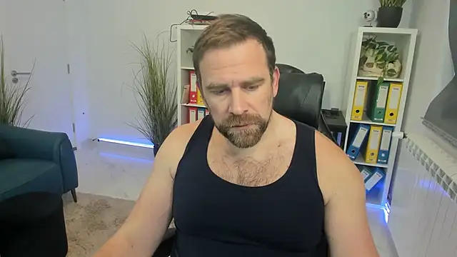 Snapshot of John-E-Dough chatting on 12/02/25, 08:52 John-E-Dough online show from 12/02/25, 08:52