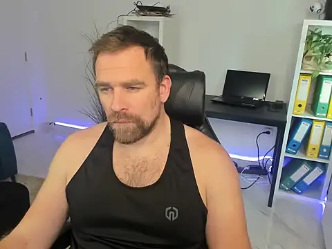 Snapshot of John-E-Dough chatting on 12/04/25, 08:23 John-E-Dough online show from 12/04/25, 08:23