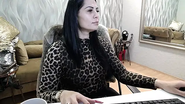 Sara Poison online show from 10/28/25, 03:21