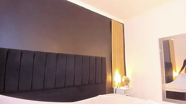 sweetsofia18 online show from 09/25/25, 11:14