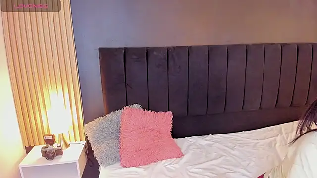 sweetsofia18 online show from 04/18/26, 11:38