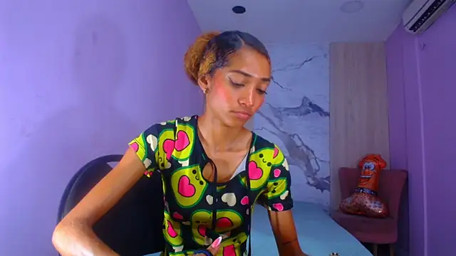 Charlotte Love10 online show from 02/05/25, 03:09