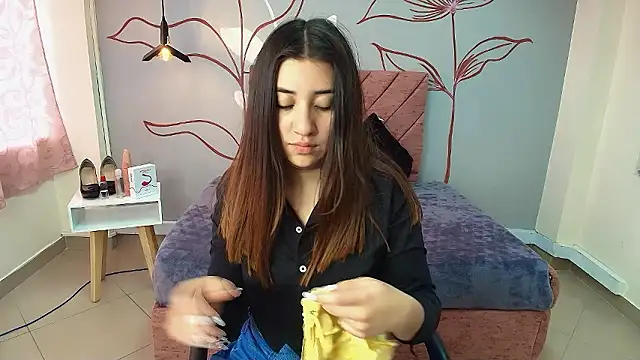 Snapshot of Aly_Cute_ chatting on 12/06/24, 06:17 Aly Cute online show from 12/06/24, 06:17