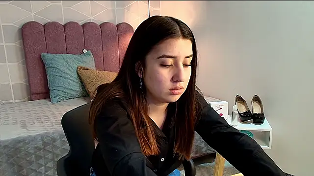 Snapshot of Aly_Cute_ chatting on 12/06/24, 09:24 Aly Cute online show from 12/06/24, 09:24