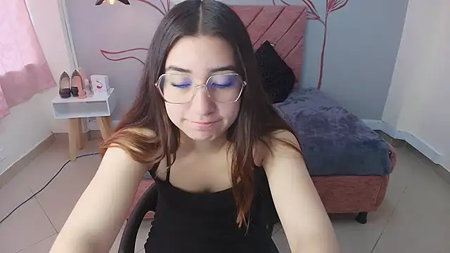 Snapshot of Aly_Cute_ chatting on 12/07/24, 12:45 Aly Cute online show from 12/07/24, 12:45