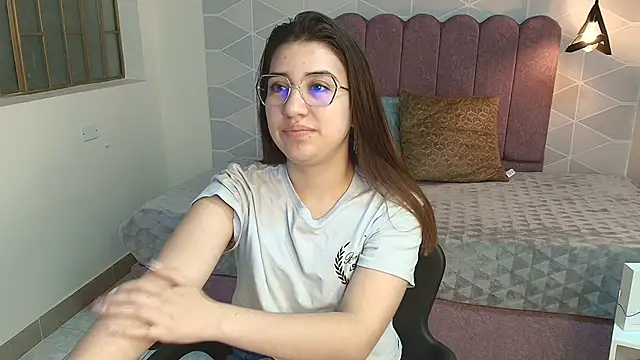 Snapshot of Aly_Cute_ chatting on 12/10/24, 09:22 Aly Cute online show from 12/10/24, 09:22