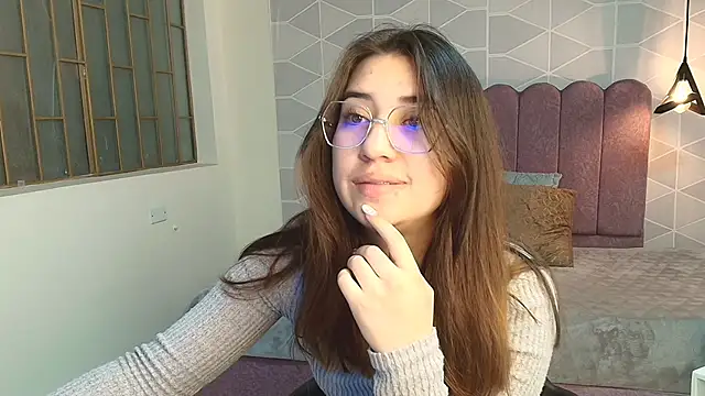 Snapshot of Aly_Cute_ chatting on 12/11/24, 10:16 Aly Cute online show from 12/11/24, 10:16