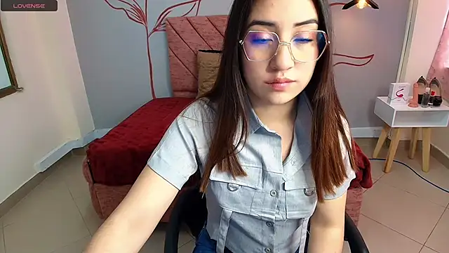 Snapshot of Aly_Cute_ chatting on 12/18/24, 12:07 Aly Cute online show from 12/18/24, 12:07