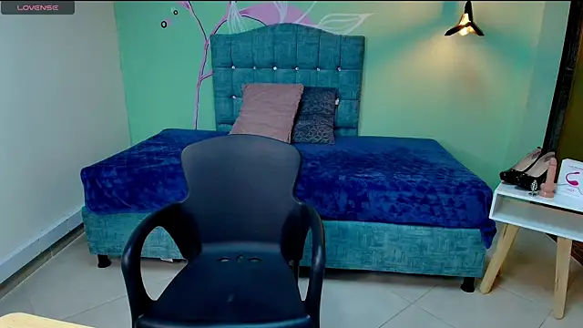 Snapshot of Aly_Cute_ chatting on 01/12/25, 05:03 Aly Cute online show from 01/12/25, 05:03